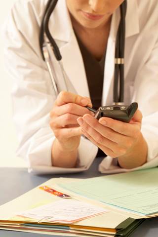 New software allows clinicians to use a PDA for more than looking up drug information. New software allows clinicians to use a PDA for more than looking up drug information.