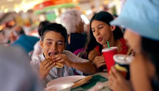 Access to quality food lacking in Hispanic neighborhoods Access to quality food lacking in Hispanic neighborhoods