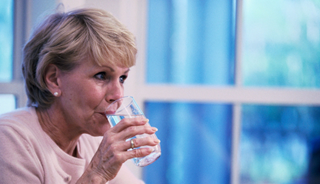 High water intake may decrease kidney stone risk High water intake may decrease kidney stone risk