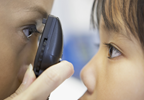 Viewing pupil response to light
in a patient with brown eyes
Viewing pupil response to light
in a patient with brown eyes