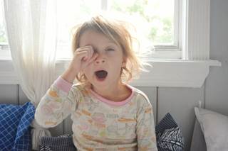 Children from lower-income households tend to experience shorter sleep duration, frequent awakenings during the night, and poor sleep quality. Children from lower-income households tend to experience shorter sleep duration, frequent awakenings during the night, and poor sleep quality.
