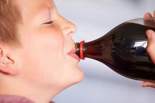 Overall, US youth consumed an average 143 kcal from sugar-sweetened beverages, with boys consuming a higher percentage of calories than girls. Overall, US youth consumed an average 143 kcal from sugar-sweetened beverages, with boys consuming a higher percentage of calories than girls.