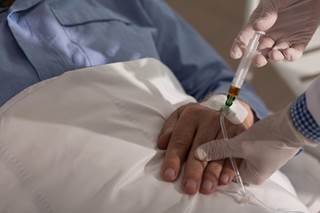 Intravenous lidocaine is safe for reducing pain in patients in the ICU with varying degrees of organ dysfunction. Intravenous lidocaine is safe for reducing pain in patients in the ICU with varying degrees of organ dysfunction.
