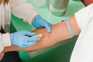 A World Health Organization expert panel recommended lay health care workers be allowed to conduct HIV testing services using rapid diagnostic tests. A World Health Organization expert panel recommended lay health care workers be allowed to conduct HIV testing services using rapid diagnostic tests.