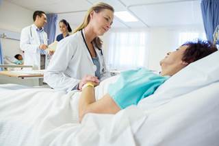 Patients treated by PCPs vs hospitalists can have lengthier hospital stays and lower 30-day mortality rates. Patients treated by PCPs vs hospitalists can have lengthier hospital stays and lower 30-day mortality rates.