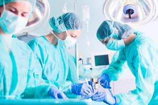 Results showed a small but significant decrease in 30-day mortality in patients treated by female surgeons compared with patients treated by male surgeons. Results showed a small but significant decrease in 30-day mortality in patients treated by female surgeons compared with patients treated by male surgeons.