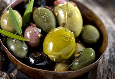 Risk of CV Events Down With Mediterranean Diet Plus Olive Oil, Nuts Risk of CV Events Down With Mediterranean Diet Plus Olive Oil, Nuts